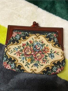 Vintage Floral Tapestry Clasp Handbag - Cream & Multicolor